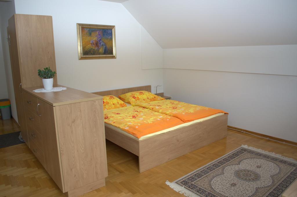 Apartment Brumec بوينج الغرفة الصورة