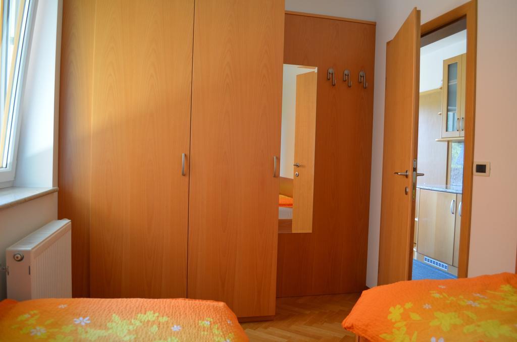 Apartment Brumec بوينج الغرفة الصورة