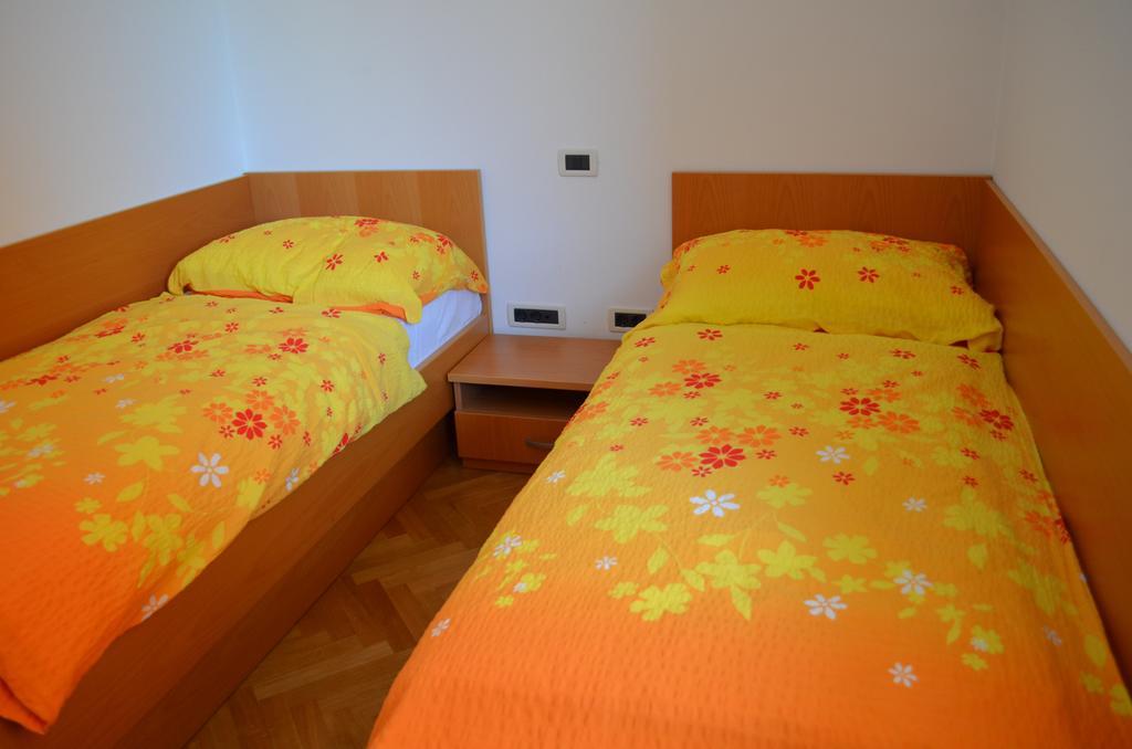 Apartment Brumec بوينج الغرفة الصورة