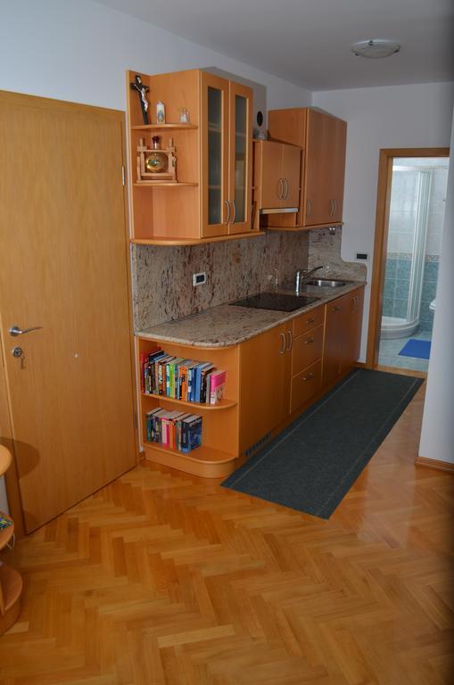 Apartment Brumec بوينج الغرفة الصورة