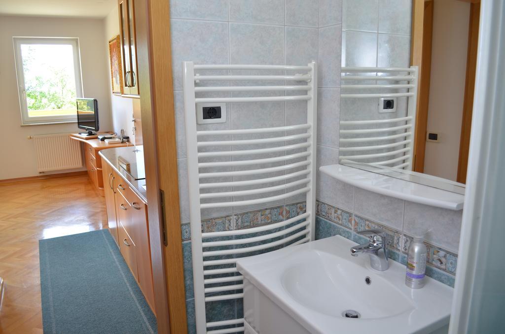 Apartment Brumec بوينج الغرفة الصورة